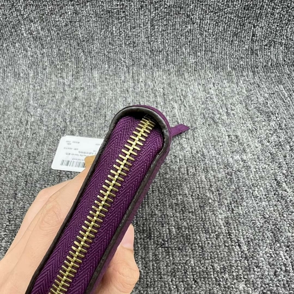 100% Authentic Louis Vuitton Empreinte Purple Zippy - Picture 6 of 13